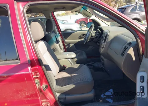 2003 Ford Escape Xlt from USA, damaged, VIN 1FMYU93123KB58831